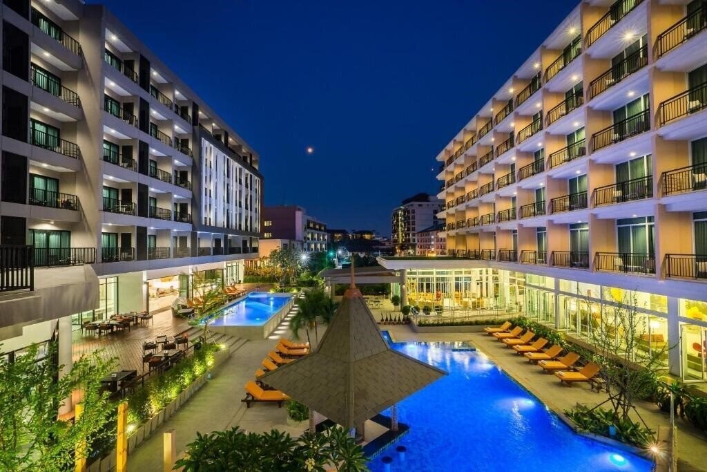 Готель Hotel J Pattaya 4*