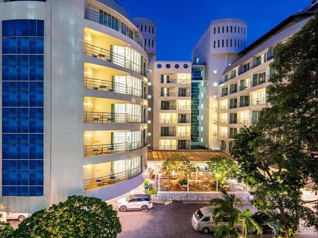 Отель A-One New Wing Hotel 4*