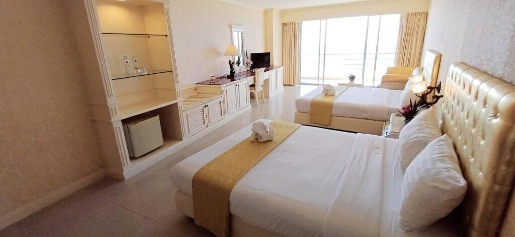 Фото Adriatic Palace Pattaya 4*
