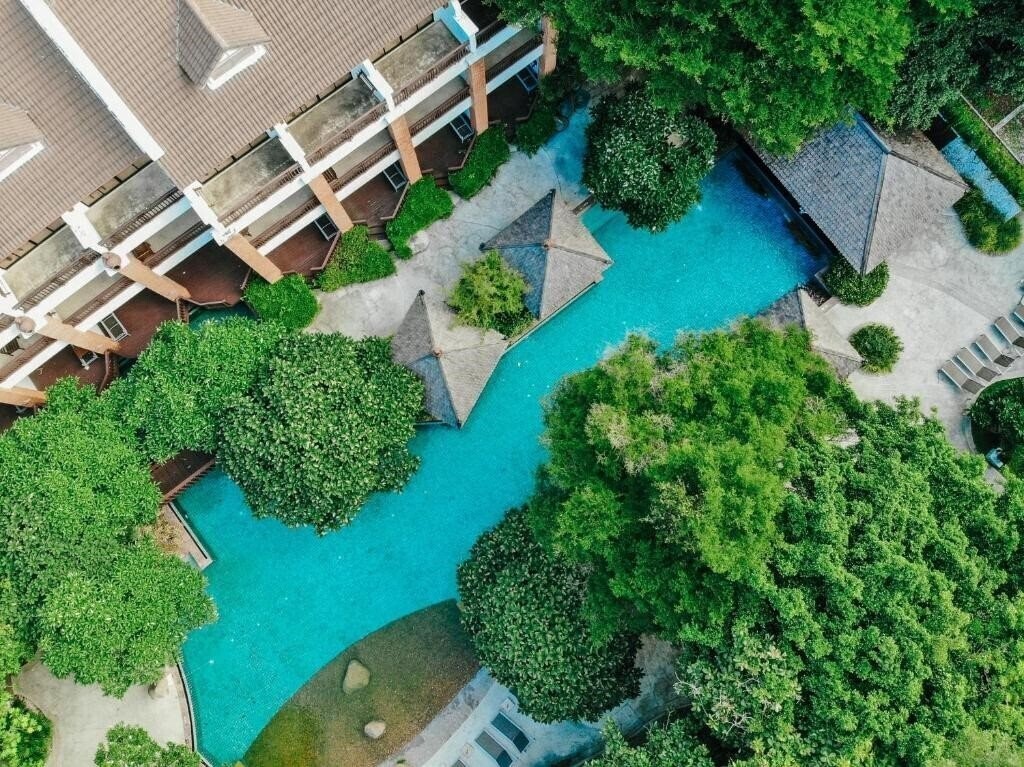 Отель Woodlads Hotel 4*