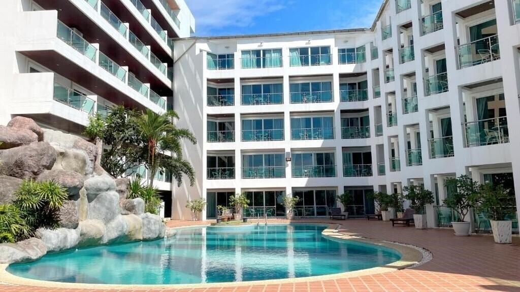 Фотографія Dragon Beach Hotel Pattaya Main Wing 3*
