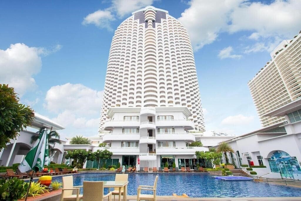 Готель Furama Jomtien Beach 4*