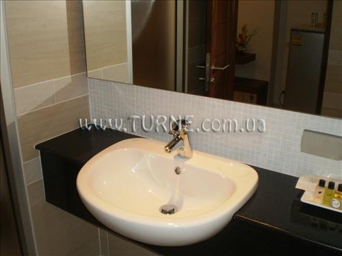 Фотографія April Suites 3*