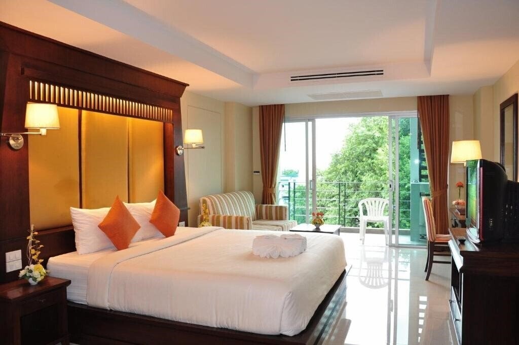 Фото August Suites 3*