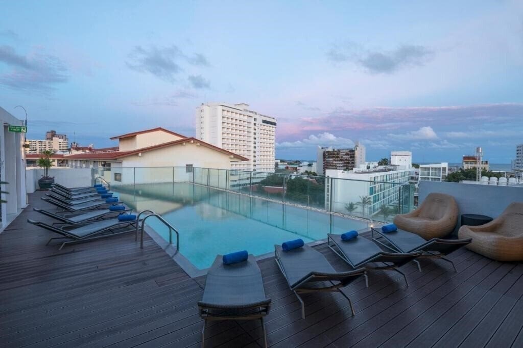 Готель Travelodge Pattaya 3*