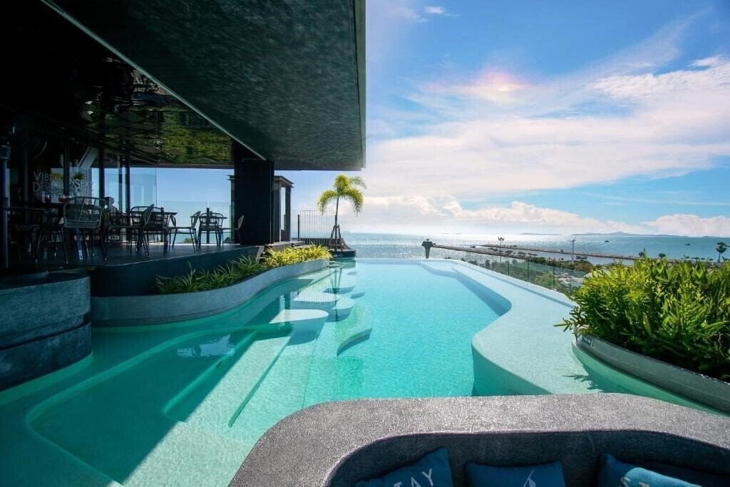 Готель X2 Vibe Pattaya Seaphere Residence 4*