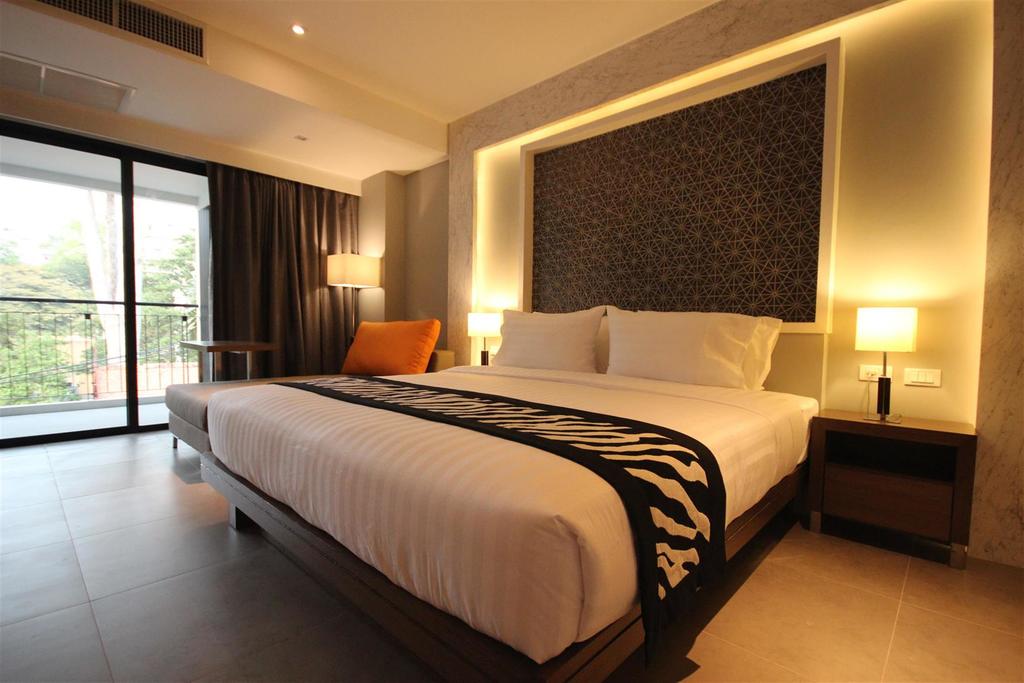 Готель Season Five Hotel 4*