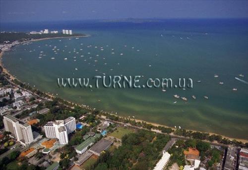 Отель Chaiyaperuek Suites 3*