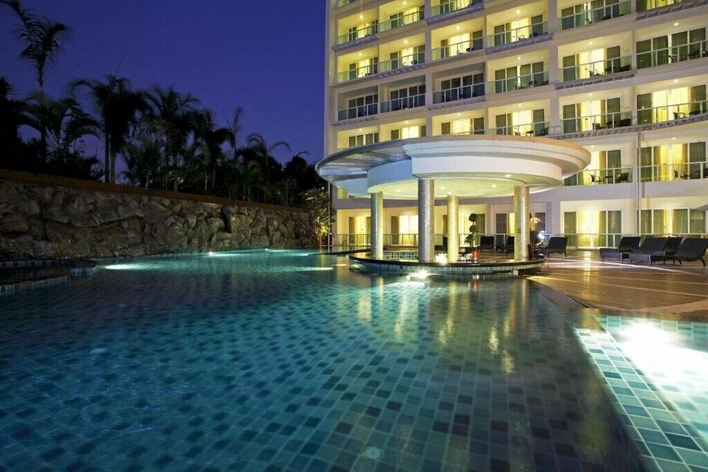 Готель Centara Nova Hotel & Spa 4*
