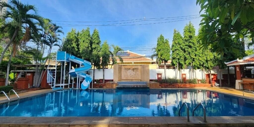 Готель Safari Riviera Resort 3*