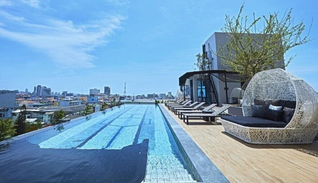 Готель Chezzotel Pattaya 4*