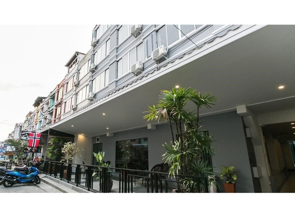 Отель Happy Bou Jomtien 2*