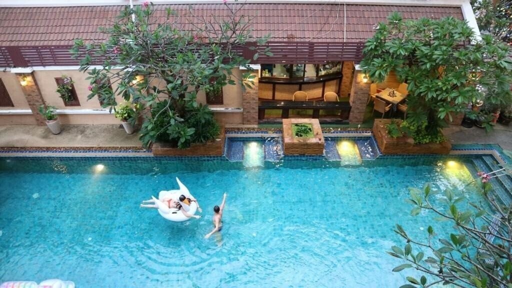 Готель Aiyaree Place 3*