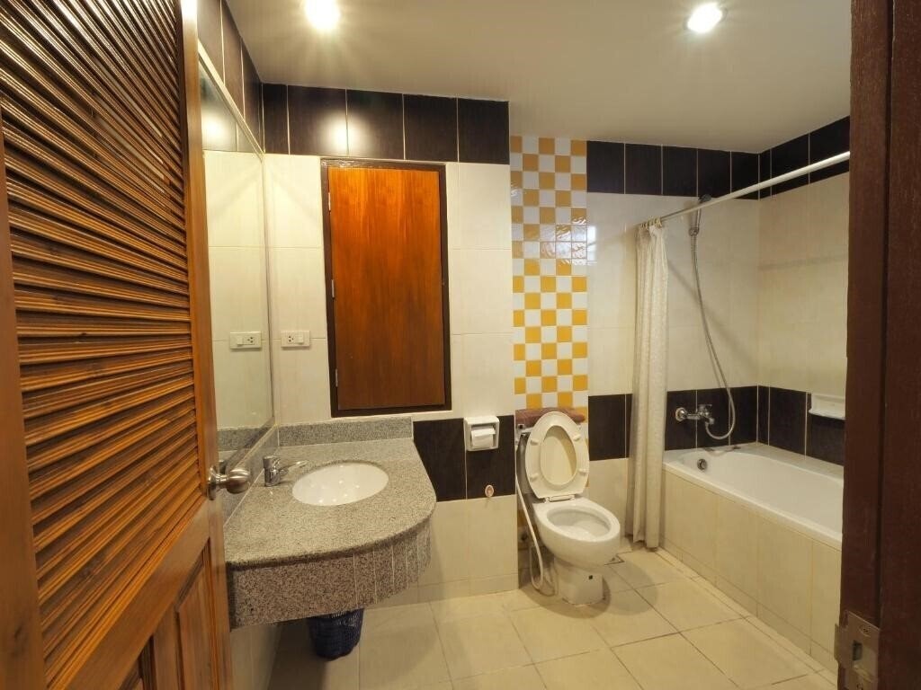 Фотографія Golden Villa Pattaya 3*