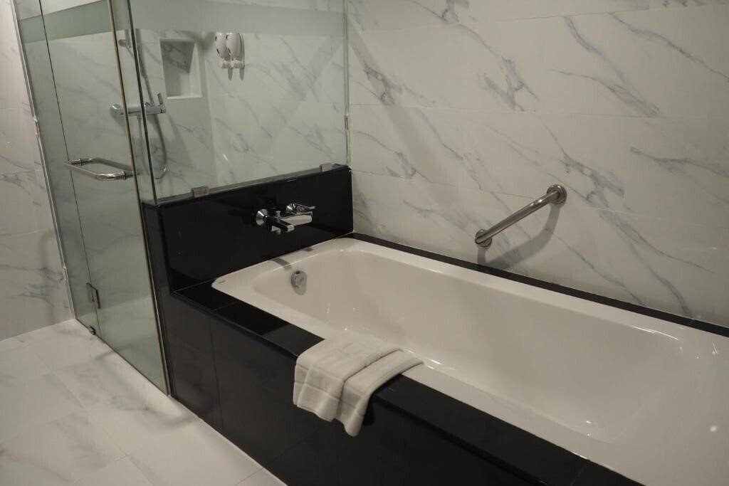 Фотографія Empress Pattaya Hotel 2*