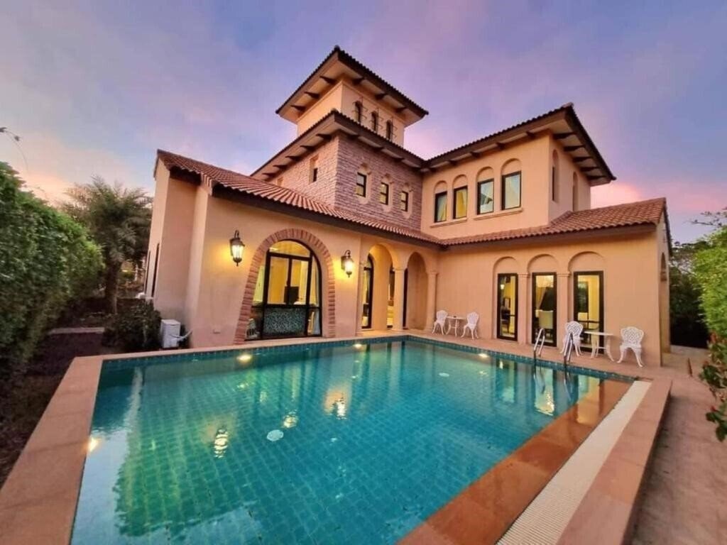 Отель Chivani Pattaya 4*