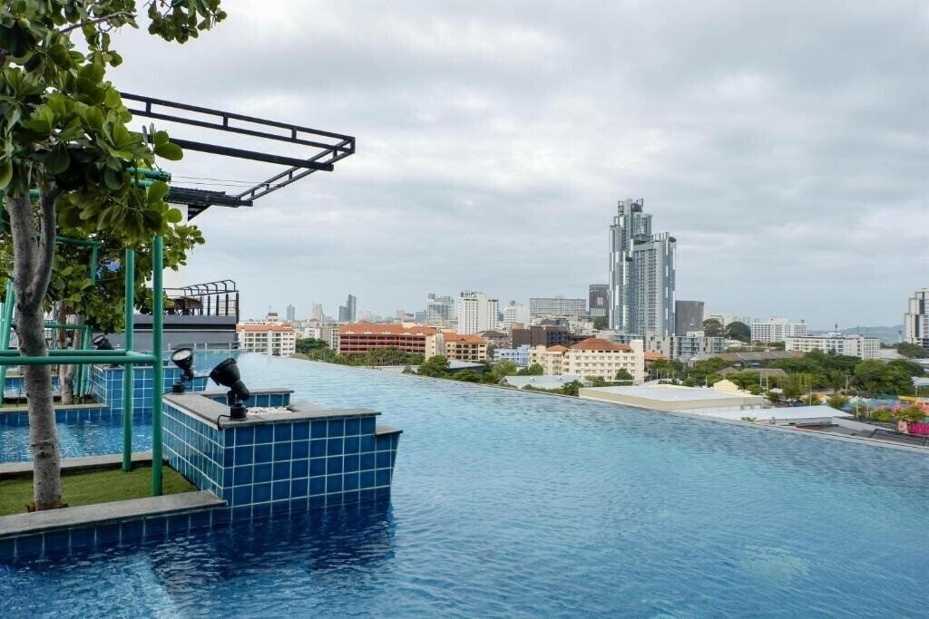 Отель SureStay Plus by Best Western T Pattaya 4*