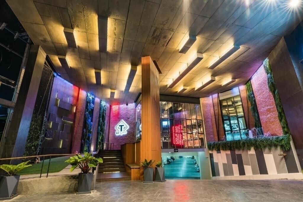 Фотография SureStay Plus by Best Western T Pattaya 4*