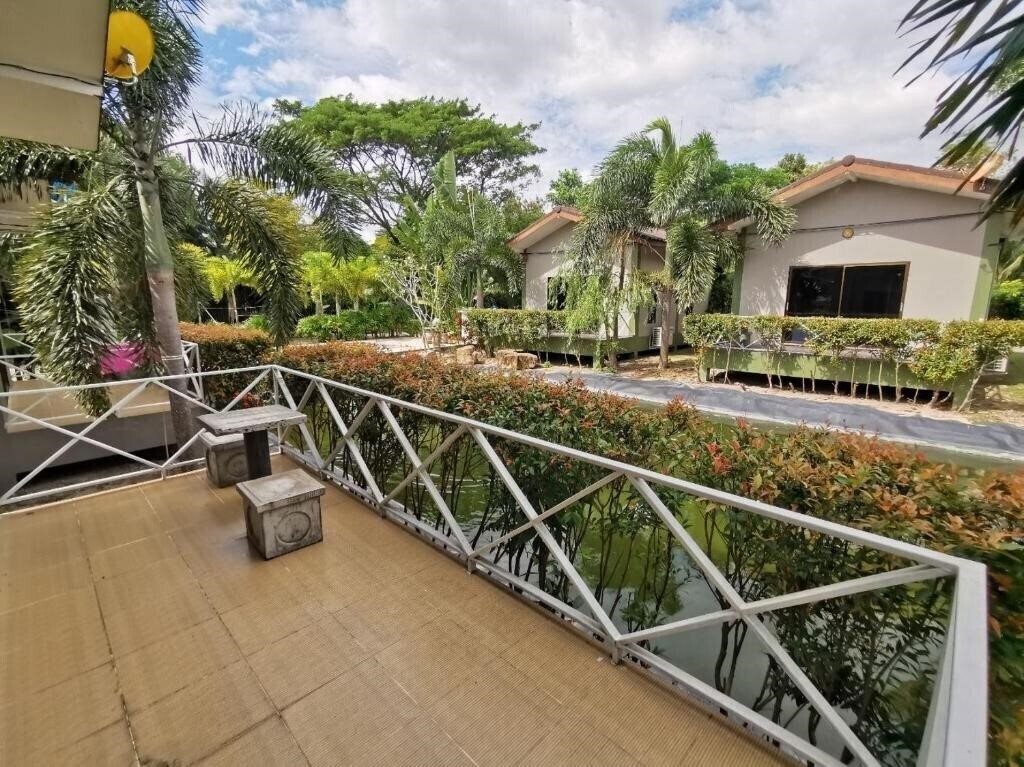 Готель Long Lake Resort By Zuzu 2*