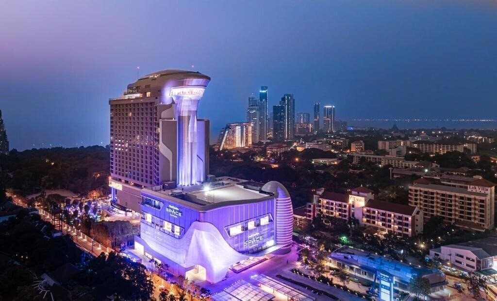 Отель Grande Centre Point Space Pattaya 5*