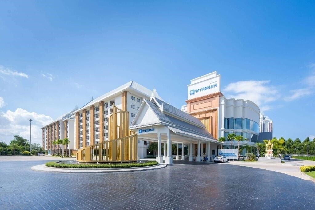 Готель Wyndham Jomtien Pattaya 5*