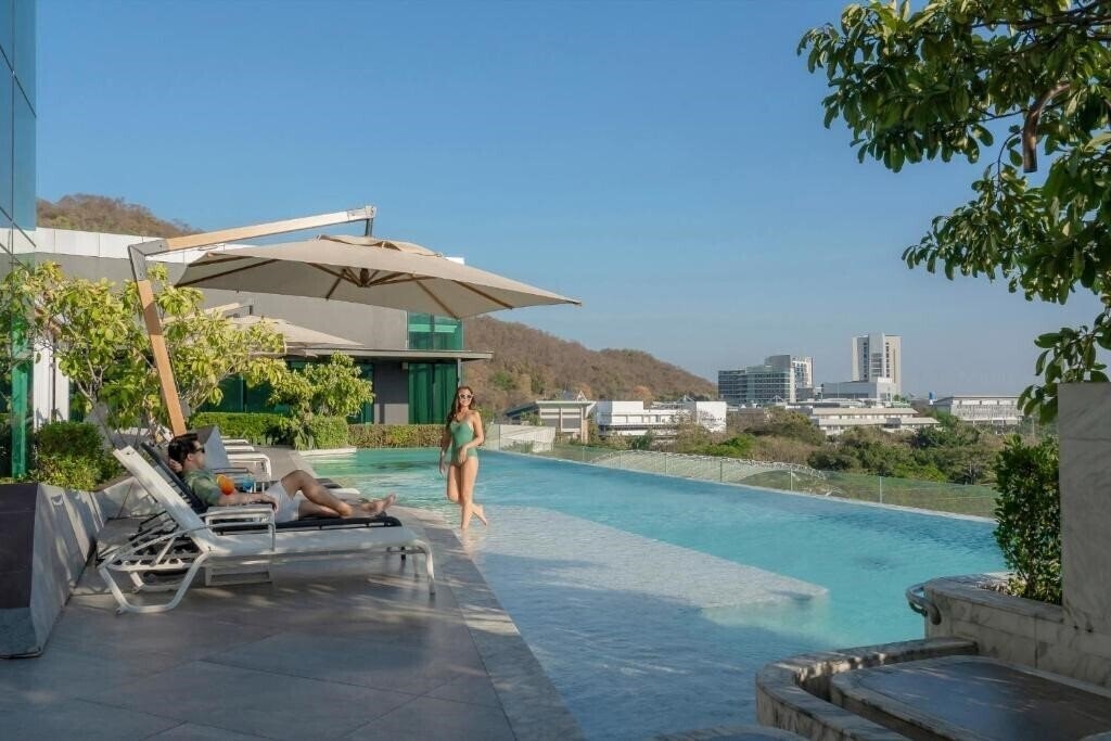 Готель Holiday Inn & Suites Siracha Laemchabang 4*