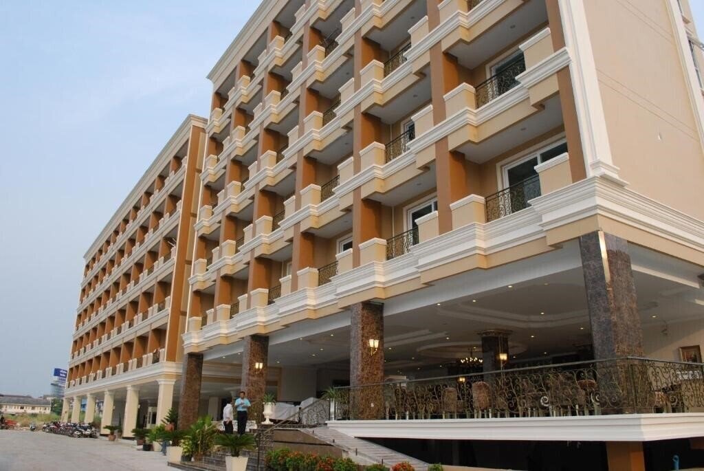 Готель Lk Grand Living 4*