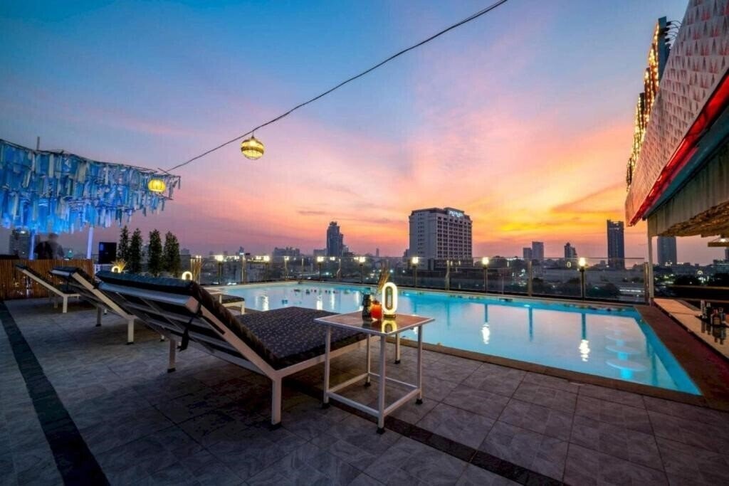 Готель Sunday JA Plus Hotel 4*