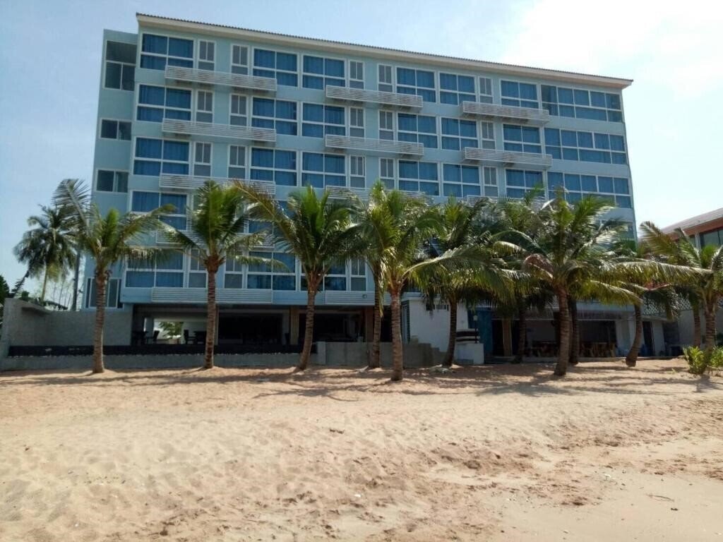 Отель Nantra Pattaya Baan Ampoe Beach 3*