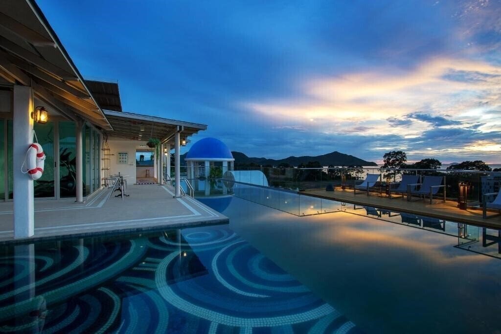 Готель Costa Village Bangsaray 4*