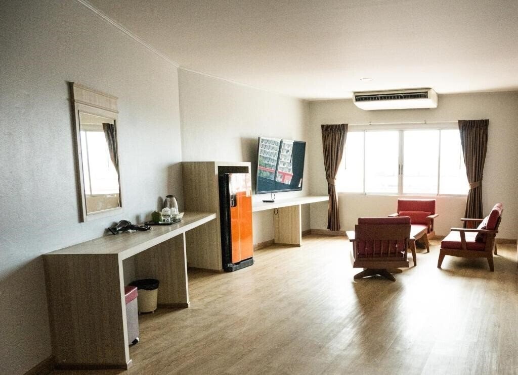 Готель Marine Yensabai Hotel Pattaya 4*