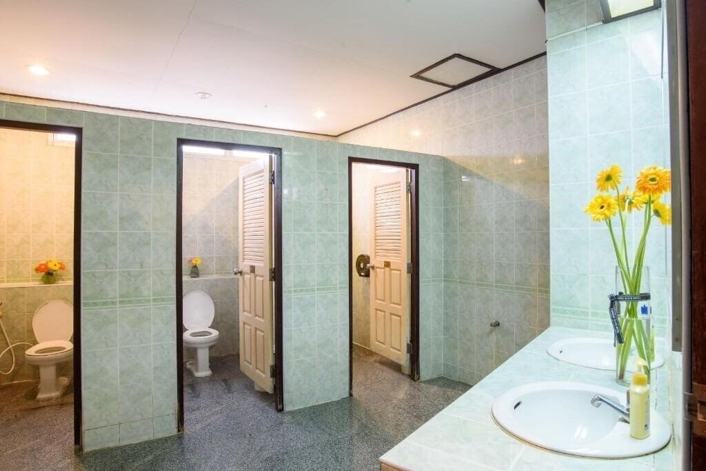 Фотографія Marine Yensabai Hotel Pattaya 4*