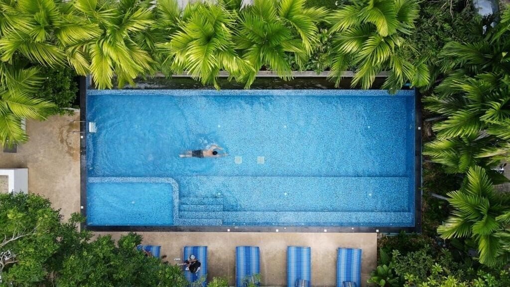 Отель DeeProm Pattaya Hotel 3*