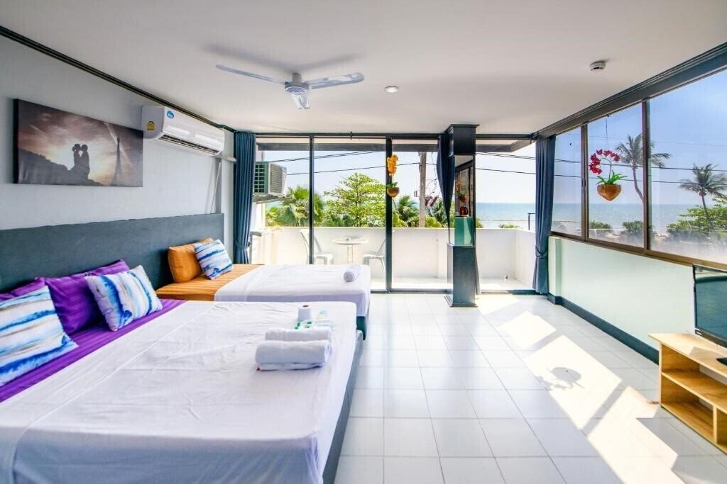 Фото Happy Jomtien - Beachfront 3*