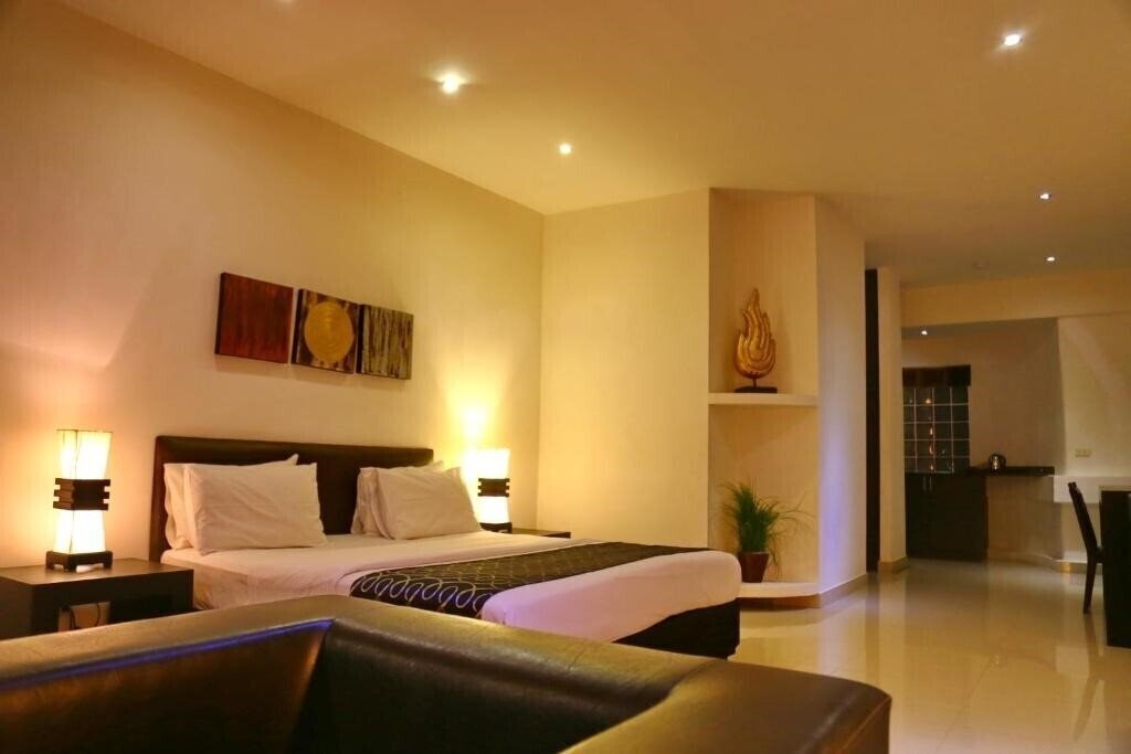 Отель East Suites 3*