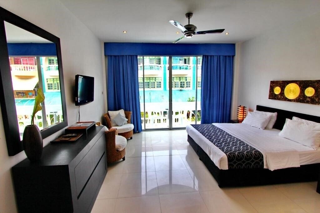 Фото East Suites 3*