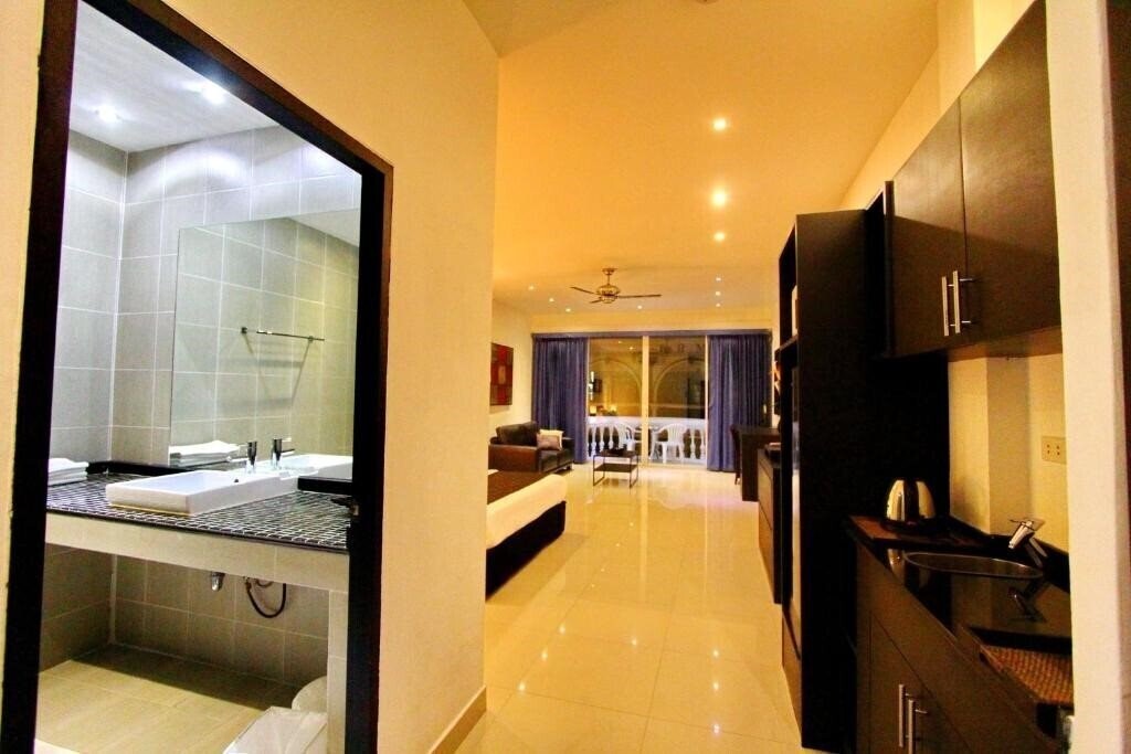 Фотография East Suites 3*