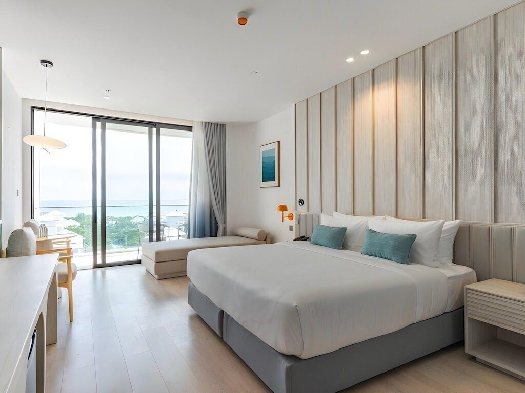 Отель Grand Ravindra Hotel & Convention Centre 5*