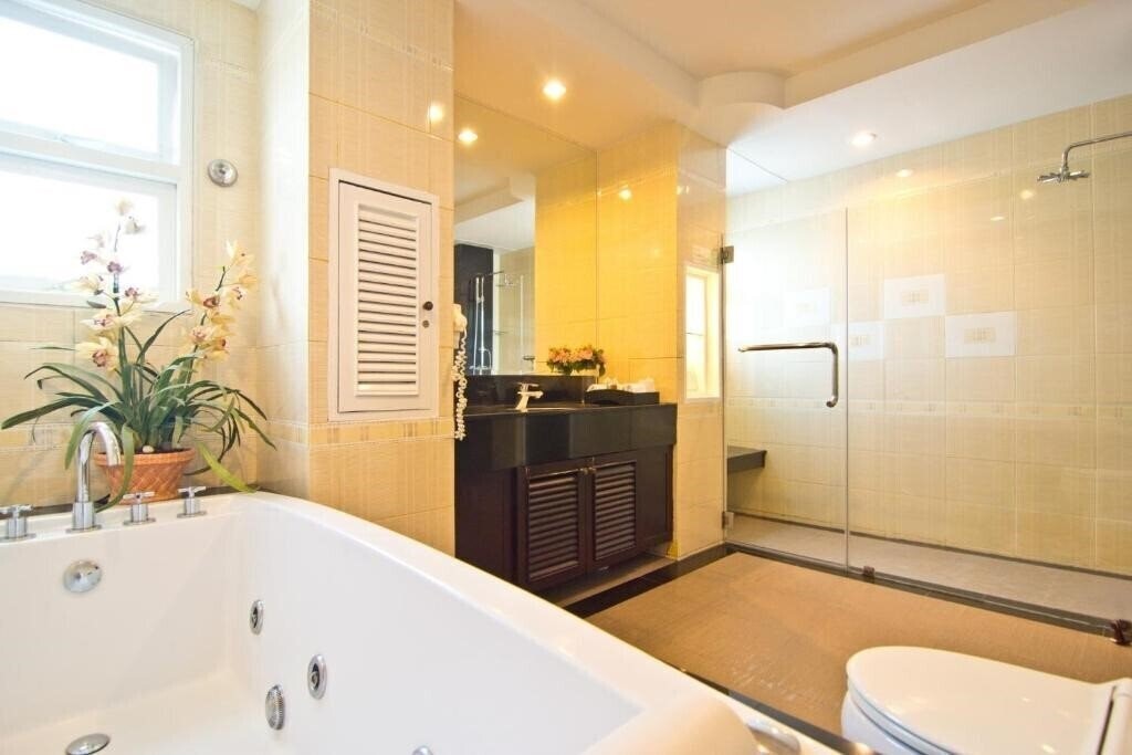 Фотографія LK Royal Suite 4*