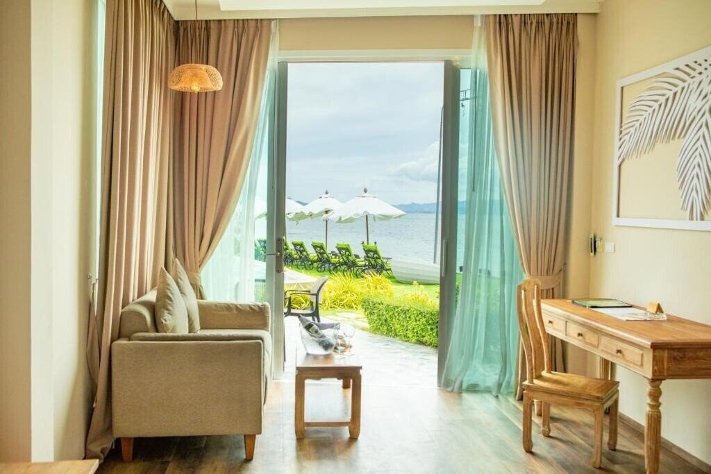 Фотографія Vannee Golden Sands Koh Phangan Beachfront Hotel 4*