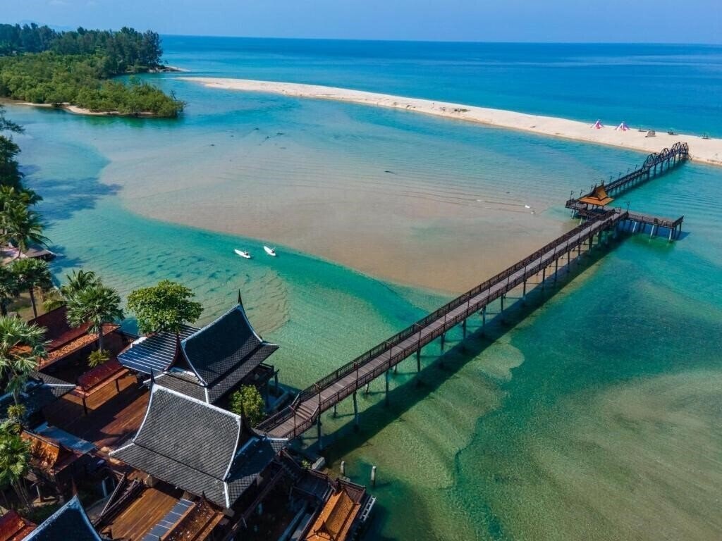 Готель Hotspring Beach Resort & SPA 4*