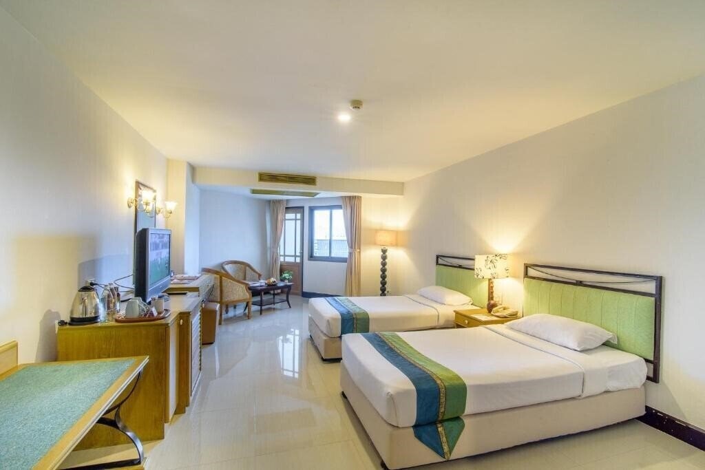 Фото Golden Beach Cha-Am Hotel 3*