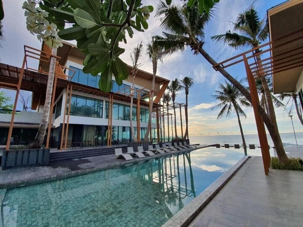 Готель Eco Cozy Beachfront Resort Chaam 4*