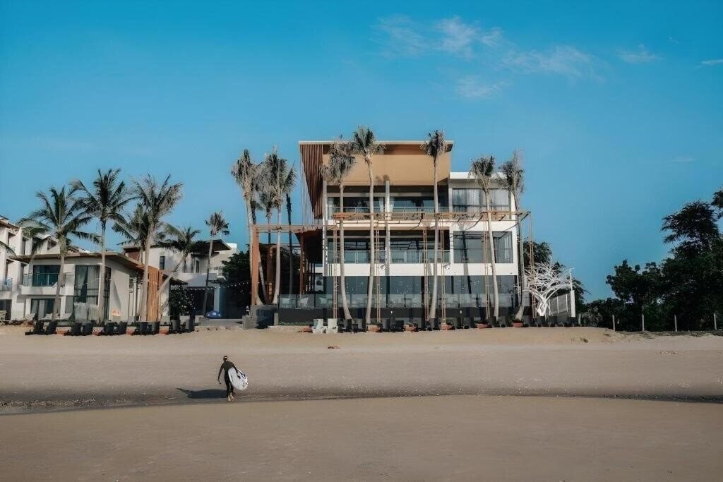 Фото Eco Cozy Beachfront Resort Chaam 4*