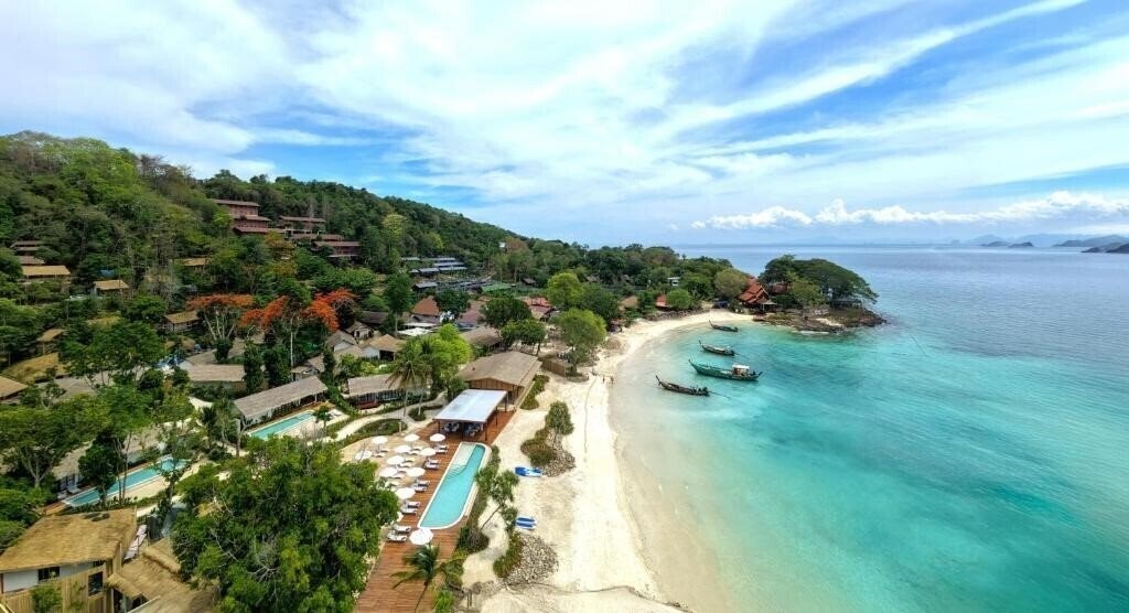 Готель Outrigger Phi Phi Island Resort 5*