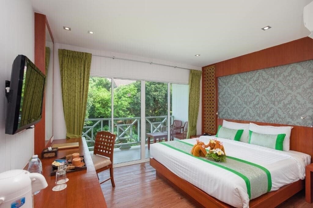 Картинка Phi Phi Natural Resort 3*