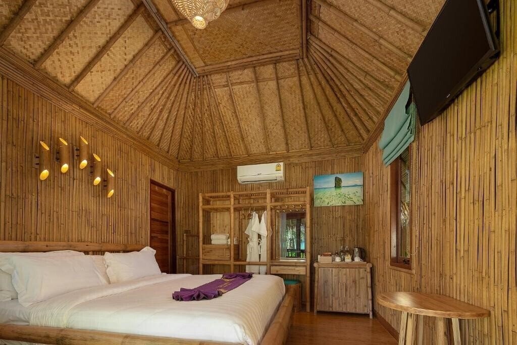 Картинка Phi Phi Coco Beach Resort 4*