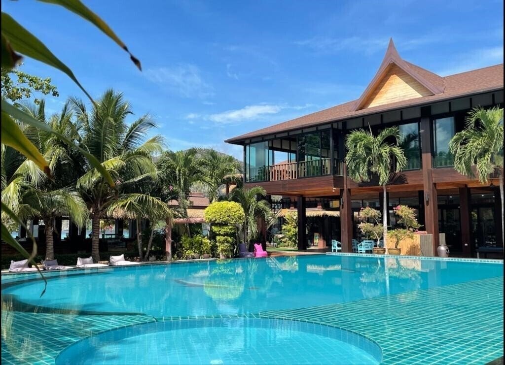 Готель Phi Phi Villa Resort 3*