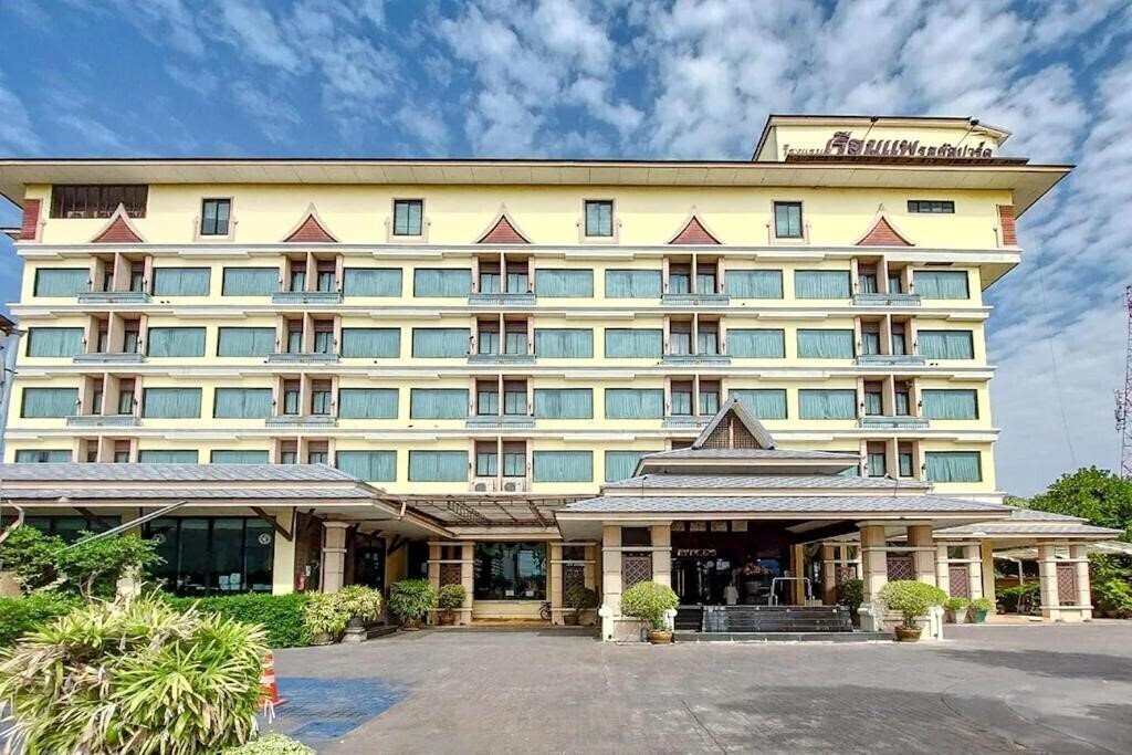 Картинка Ruean Phae Royal Park Hotel 4*