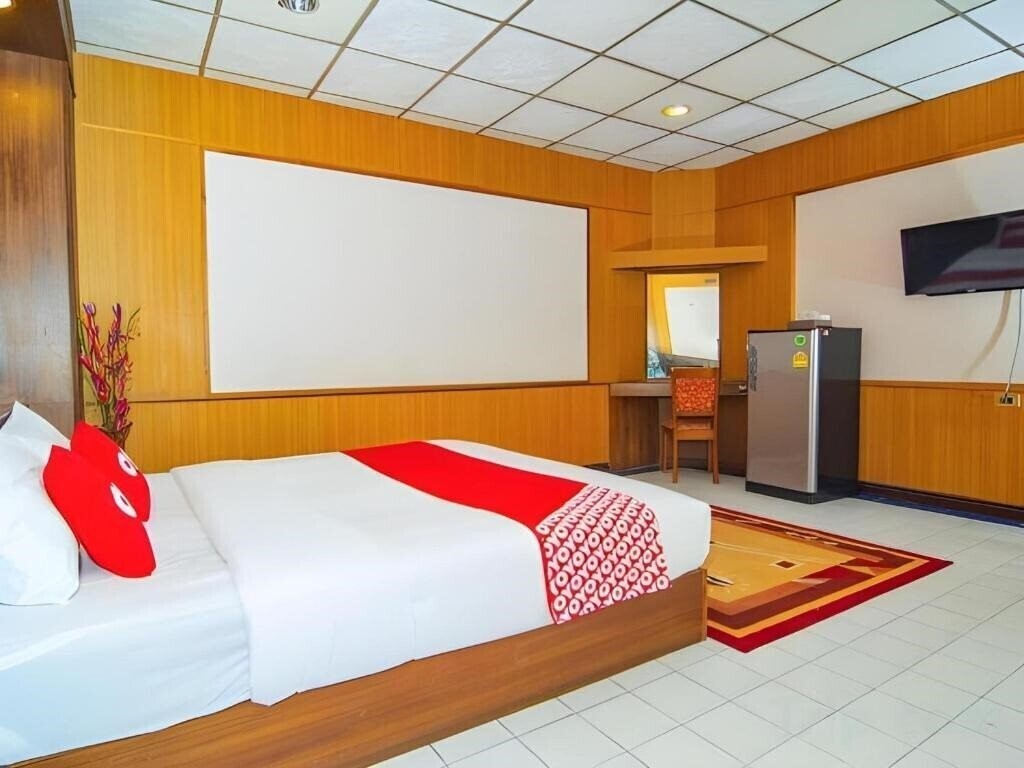 Фото OYO 534 Phasuk Hotel 2*
